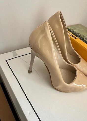 37 Beden Stiletto