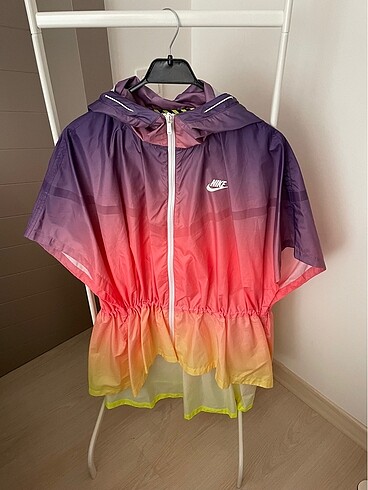 Nike yağmurluk