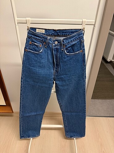 Levis straight