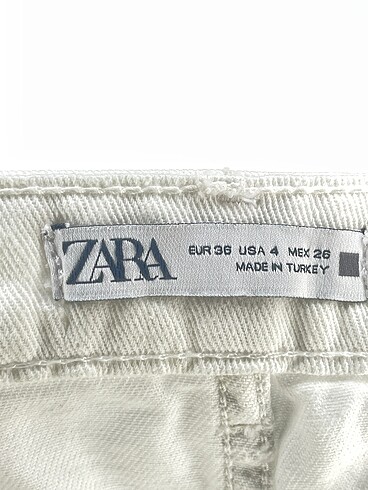 36 Beden beyaz Renk Zara Mini Şort %70 İndirimli.
