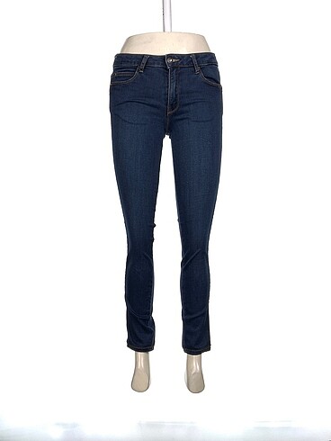 Guess Skinny %70 İndirimli.