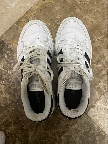 37 Beden beyaz Renk Adidas Ayakkabı
