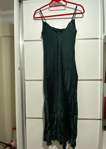 Yağ yeşili askılı saten elbise - Görsel 3