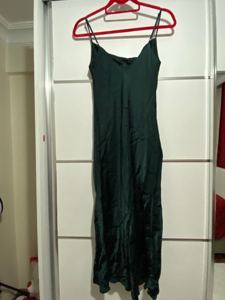 Yağ yeşili askılı saten elbise - Görsel 3