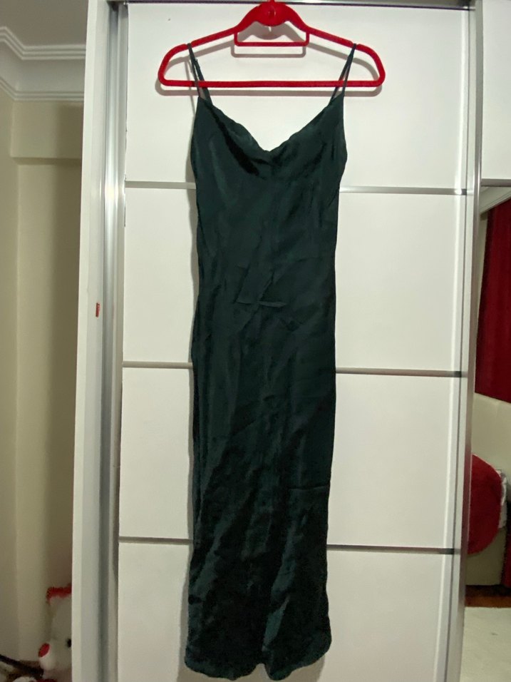 Yağ yeşili askılı saten elbise - Görsel 4