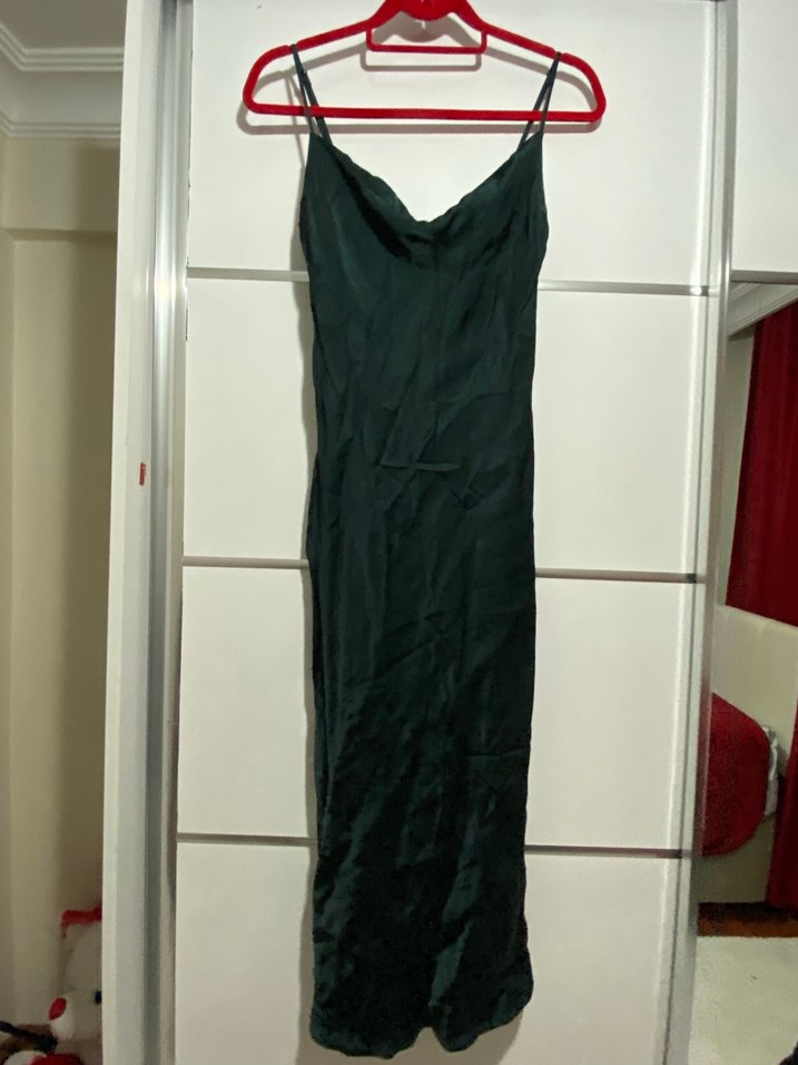 Yağ yeşili askılı saten elbise - Görsel 5