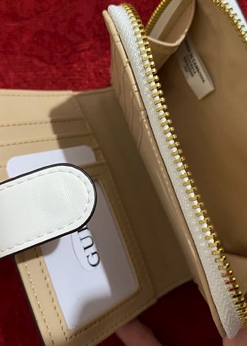 Beyaz İşlemeli Fermuarlı Guess Kadın cüzdan - Görsel 4