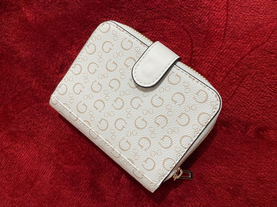 Beyaz İşlemeli Fermuarlı Guess Kadın cüzdan - Görsel 2