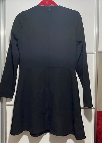 Siyah uzun kollu elbise yakası detolteli düz - Görsel 2