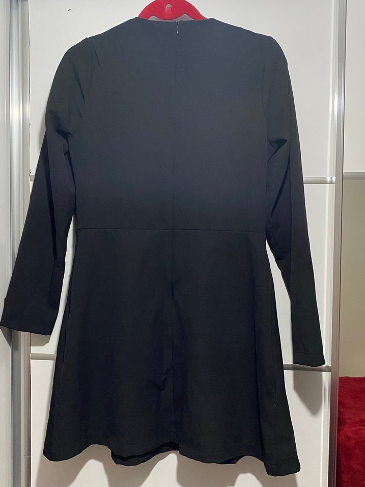 Siyah uzun kollu elbise yakası detolteli düz - Görsel 2