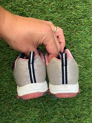 25 Beden Skechers kız çözük ayakkabı