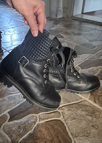 37,5 Beden Harkey Davidson Siyah Deri Bağcıklı Kadın Bot -