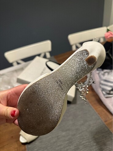 36,5 Beden Nine West Beyaz Saten ve Taşlı topuklu abiye ayakkabı