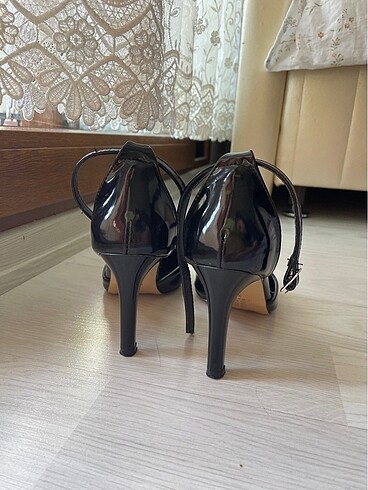 siyah rugan topuklu ayakkabı - Görsel 6