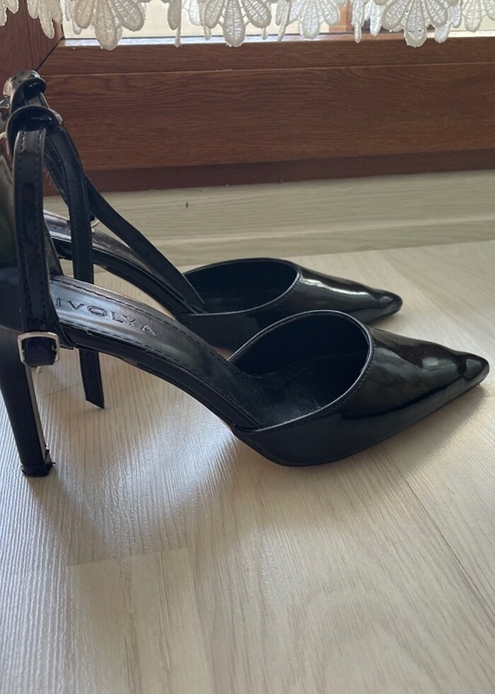 siyah rugan topuklu ayakkabı - Görsel 2