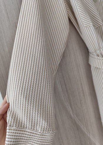 Bej Çizgili gofre  Kadın dügmeli elbise - Görsel 5
