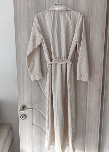Bej Çizgili gofre  Kadın dügmeli elbise - Görsel 4