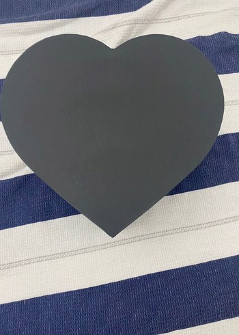 Siyah Kalp Kutuda Takı, Çikolata ve Gül Hediye Seti
