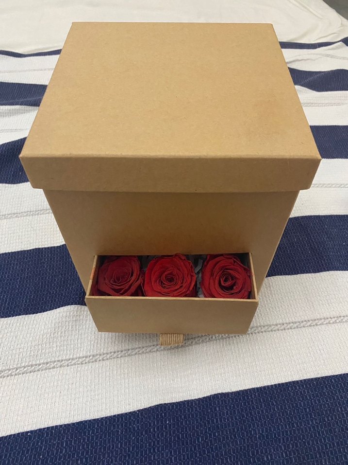 Altın Renkli Takı ve Gül Hediye Kutusu - Görsel 2