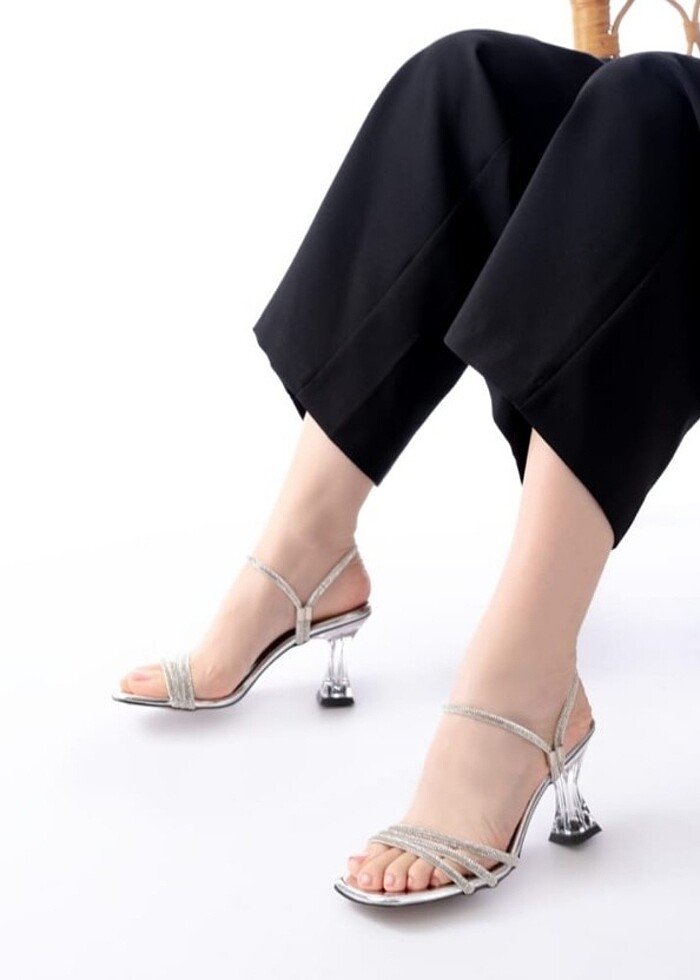 Gümüş sarmal şeffaf topuklu ayakkabı  - Görsel 3