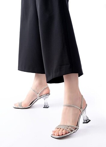 Gümüş sarmal şeffaf topuklu ayakkabı  - Görsel 2