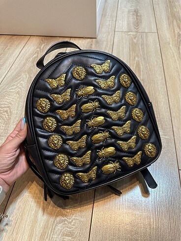 Gucci sırt çantası