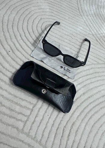 Siyah Minimalist Kadın Güneş Gözlüğü - Görsel 2