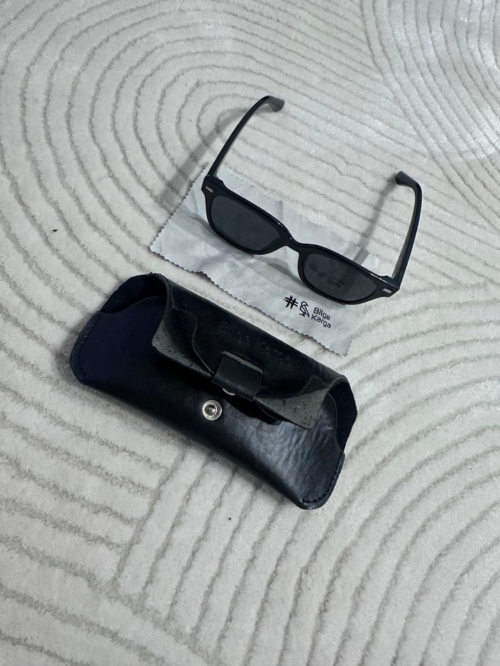 Siyah Minimalist Kadın Güneş Gözlüğü - Görsel 2