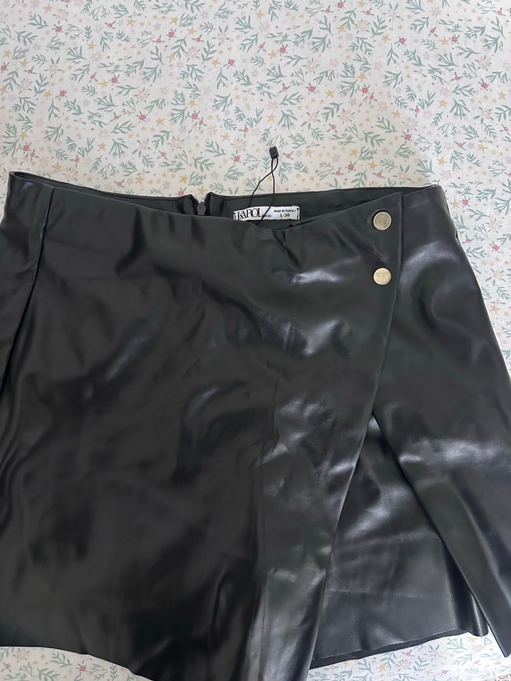 Kadın Siyah Mini Deri Pantolon - Görsel 3