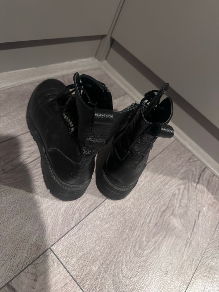 Kemerli Siyah Yılan Desenli Deri Bot - Görsel 4