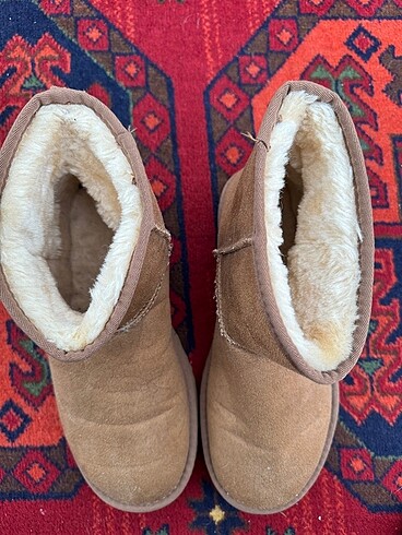 39 Beden UGG bot