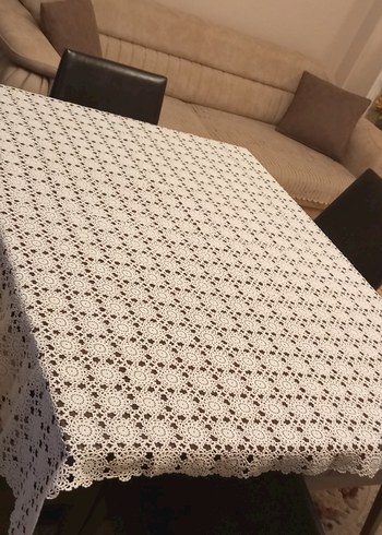 El İşi Dantel Masa Örtüsü