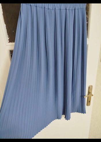 Mavi Kadın Ofis Takımı - Midi Pilili Etek ve Uzun Kollu Bluz - Görsel 4