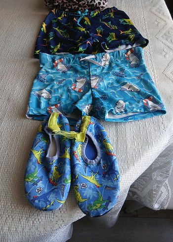 Erkek Çocuk Renkli Desenli Mayo ve deniz ayakkabısı - Görsel 2