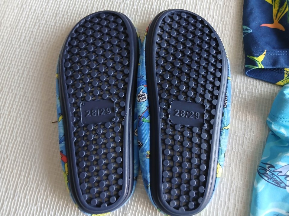 Erkek Çocuk Renkli Desenli Mayo ve deniz ayakkabısı - Görsel 3