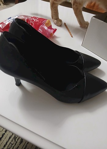 Siyah Parlak Rugan Stiletto Topuklu Kadın Ayakkabı - Görsel 4