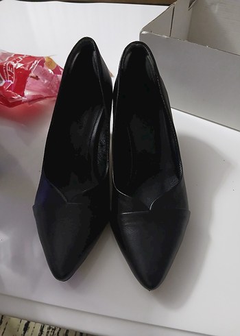 Siyah Parlak Rugan Stiletto Topuklu Kadın Ayakkabı - Görsel 2