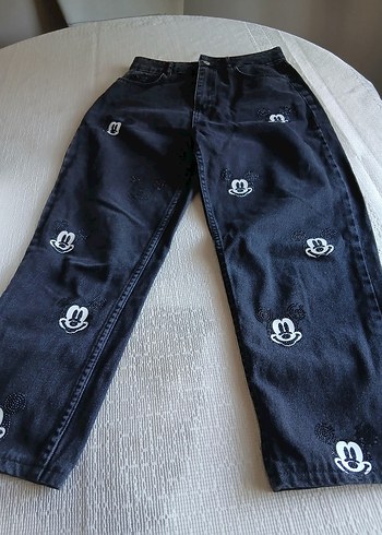 Nakışlı Siyah Düğmeli Salaş Kadın Kot Pantolon - Görsel 2