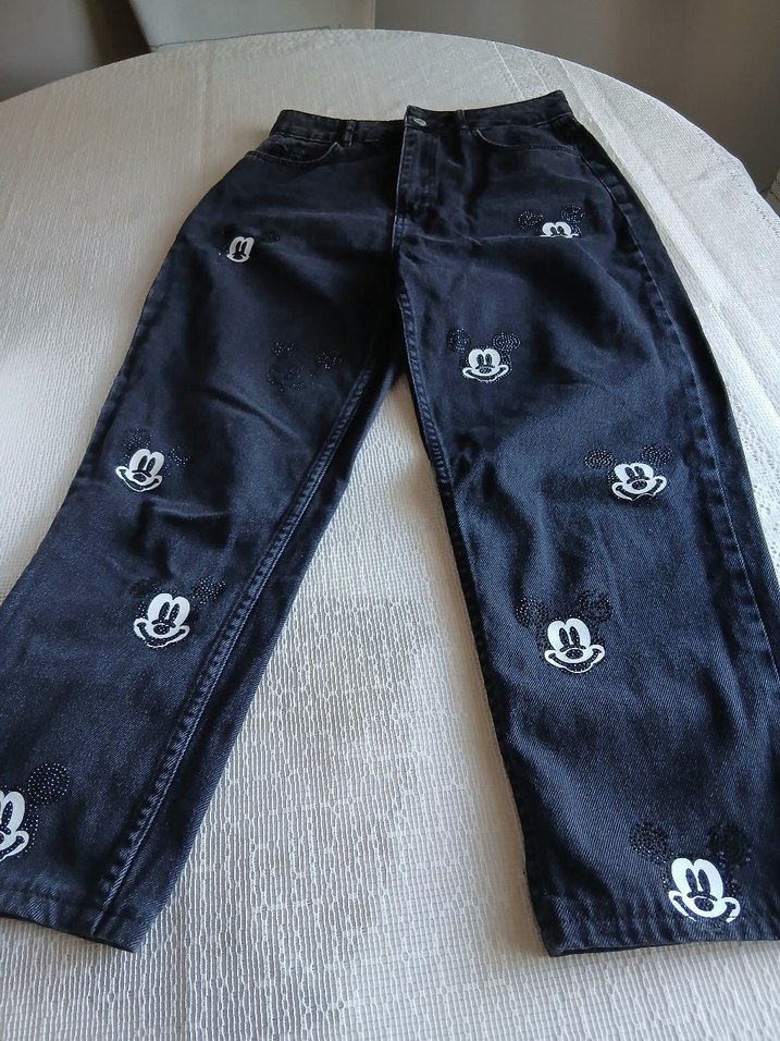 Nakışlı Siyah Düğmeli Salaş Kadın Kot Pantolon - Görsel 2