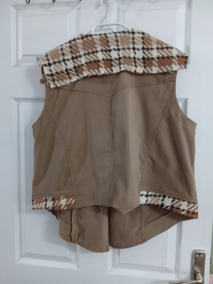 suretiyle  Kumaş Detaylı Bej  Kadın Yelek - Görsel 3