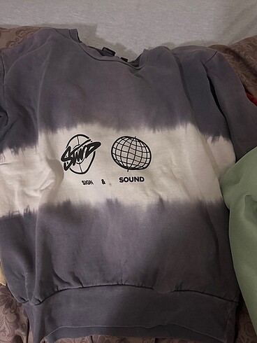 sweatshirt
