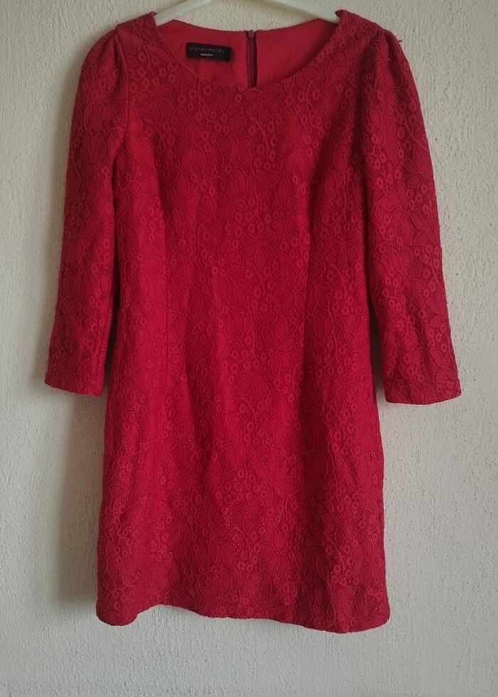 Kırmızı elbise - Görsel 2