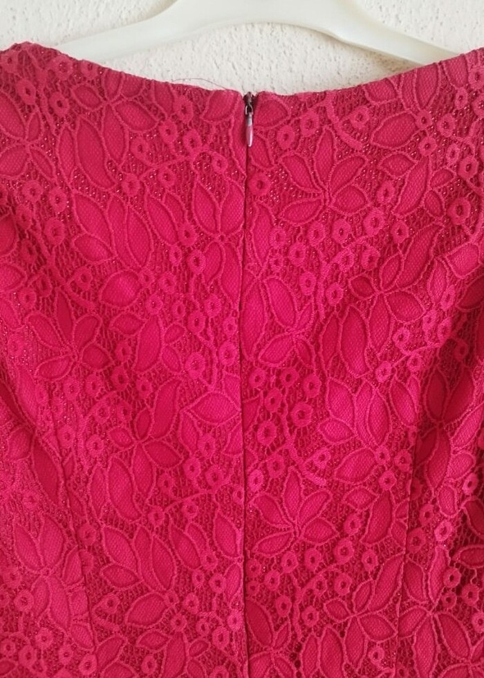 Kırmızı elbise - Görsel 3