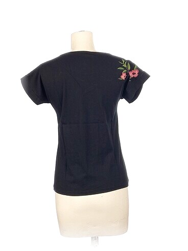 m Beden PreLoved T-shirt %70 İndirimli.