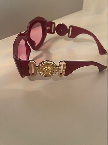 Versace Beymenden alınmıştır