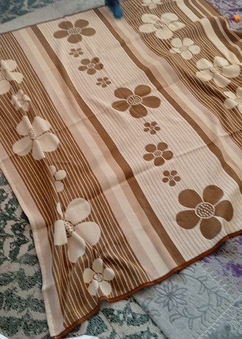 Kahverengi Çiçek Desenli Hafif halı örtüsü - Görsel 2