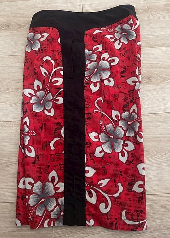 Kemerli Kırmızı Çiçek Desenli Erkek Şort - Görsel 6