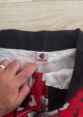 Kemerli Kırmızı Çiçek Desenli Erkek Şort - Görsel 3