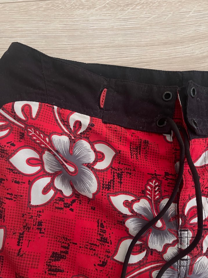 Kemerli Kırmızı Çiçek Desenli Erkek Şort - Görsel 2