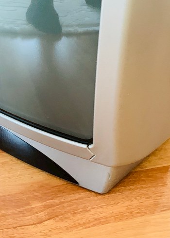 Gri CRT Monitör ve Uzaktan Kumanda - Görsel 3